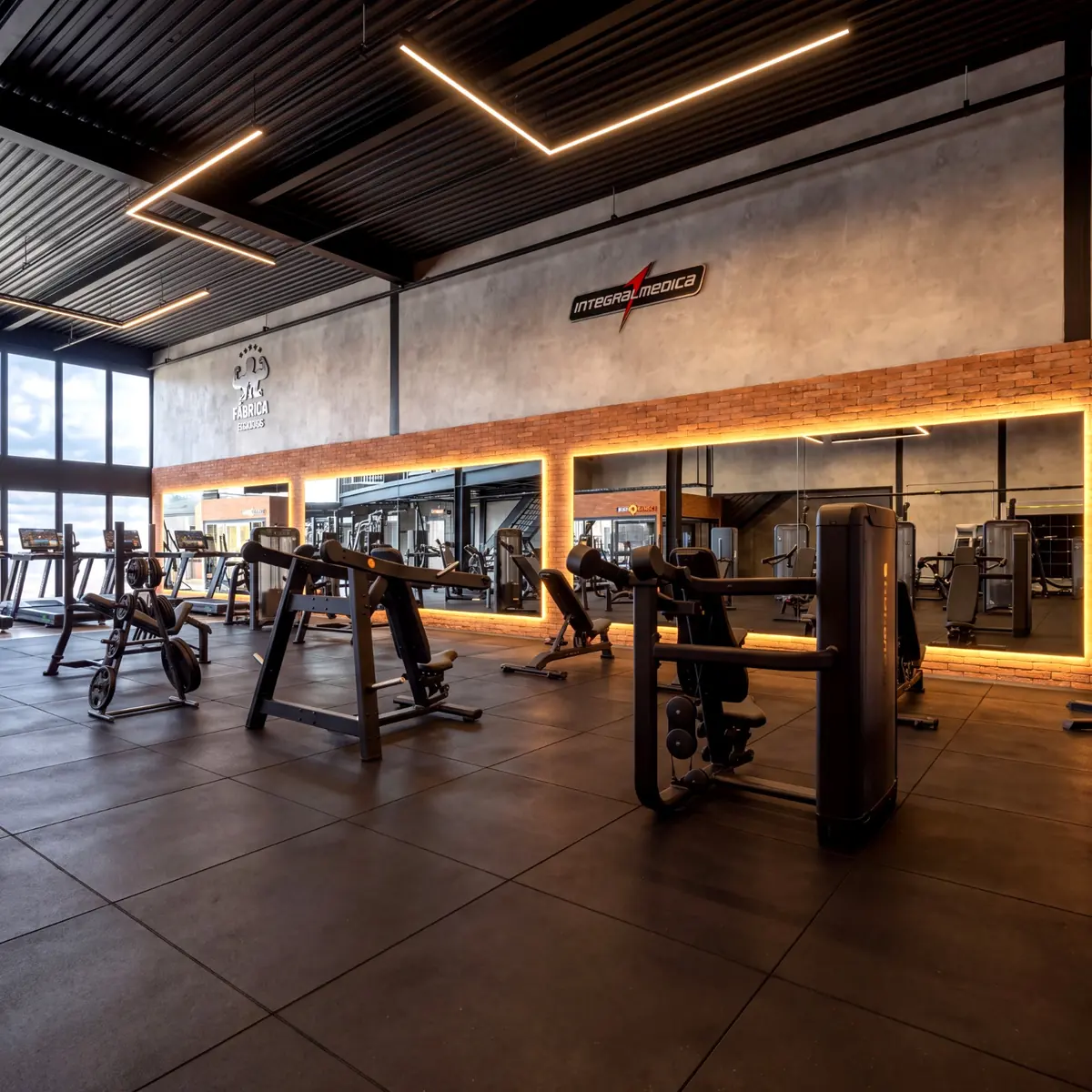 Salão de musculação panorâmico